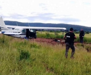 Avião que saiu da Bolívia com 300 kg de droga foi interceptado em Mato Grosso