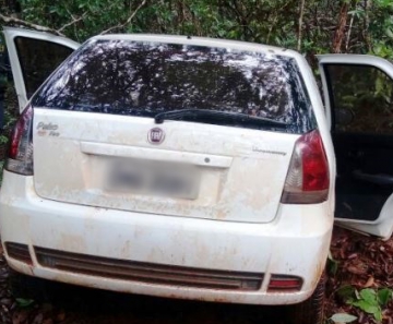  Na fuga, os criminosos utilizavam um veículo palio, cor branca, que havia sido roubado na cidade de Mineiros, no mesmo dia em que escaparam do presídio