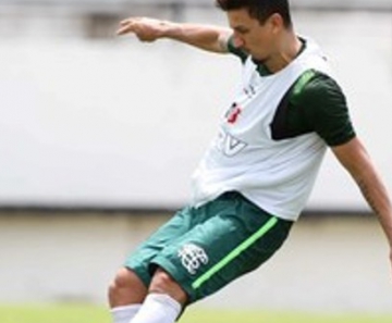 Léo Costa marcou dois gols pelo Santa Cruz 