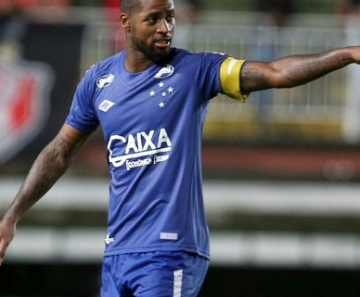 Dedé foi capitão do Cruzeiro diante do Joinville, pela Primeira Liga, na terça 