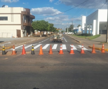 A mobilidade da Rua Catuípe, no Bairro Rio Verde entre as avenidas Brasil e Rio de Janeiro, agora possui apenas um sentido. (Ascom Prefeitura)
