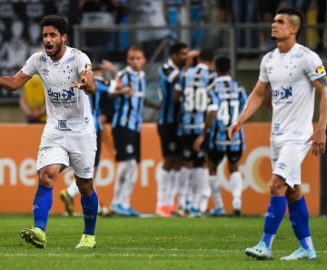 Análise: afundado em péssima fase, Cruzeiro depende de outros, mas se mostra rival de si mesmo