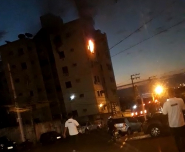 Apartamento pegou fogo em Várzea Grande — Foto: Reprodução