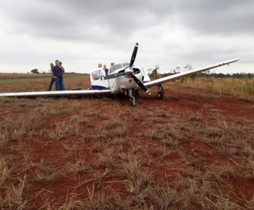 Avião atropela cachorro durante decolagem e piloto faz pouso forçado após defeito em MT