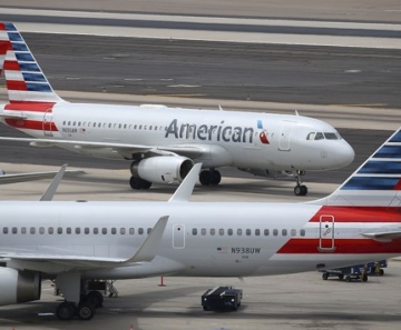 Aviões da American Airlines no pátio do aeroporto de Phoenix — Foto: Ross D. Franklin/Arquivo/AP Photo