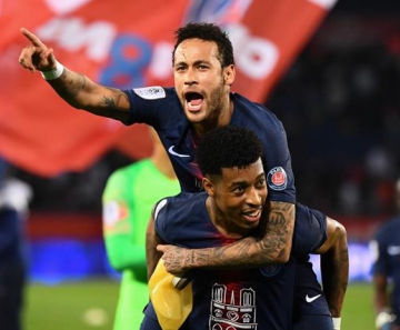 Barcelona prepara nova oferta para contratar Neymar, diz rádio
