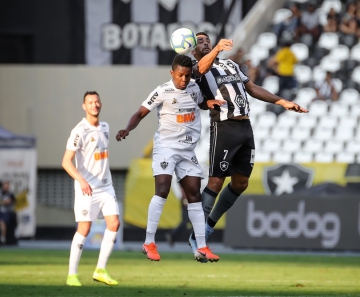Cazares jogou os 90 minutos diante do Botafogo, no domingo — Foto: Bruno Cantini/ Atlético-MG
