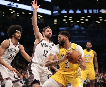 Com triplo-duplo de LeBron, Lakers batem os Nets e seguem com folga na liderança