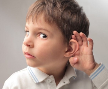 criança problema audição