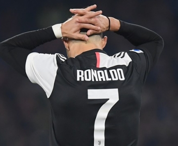 Cristiano Ronaldo marca de novo, mas Napoli luta muito e vence a Juventus