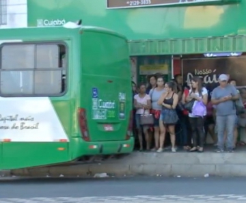 Cuiabá, 8h: Paralisação afeta parcialmente transporte coletivo — Foto: TV Centro América