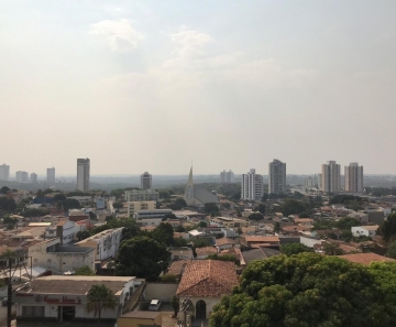 Cuiabá está coberta de fumaça — Foto: Yago Oliveira/G1