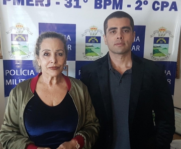Denis Furtado, o Dr. Bumbum, e a mãe, Maria de Fátima, foram presos pela PM nesta quinta-feira (Foto: Reprodução/PMERJ)