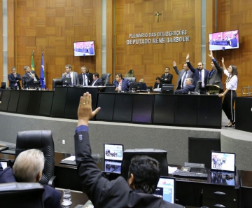 Deputados no plenário da Assembleia Legislativa de Mato Grosso. — Foto: JLSiqueira/ALMT