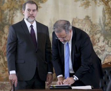 Dias Toffoli e Raul Jungmann assinam convênio para criação do sistema que unifica os processos de execução da pena no país - Wilson Dias/Agência Brasil