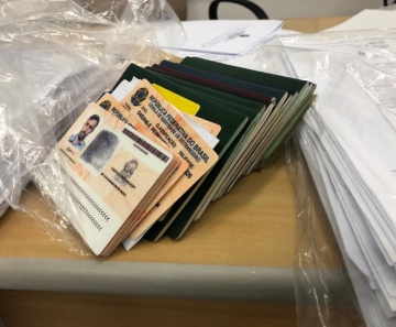 Documentos de terceiros apreendidos em um dos endereços da operação Big Five — Foto: Divulgação PF