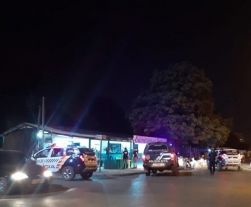 Durante toda a noite, foram feitas abordagens a pessoas, veículos e cumprido um mandado de prisão. - Foto: PM / Portal Sorriso
