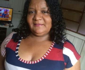 Ester Maria de Carvalho, de 48 anos, foi atingida por tiros nas costas — Foto: Divulgação