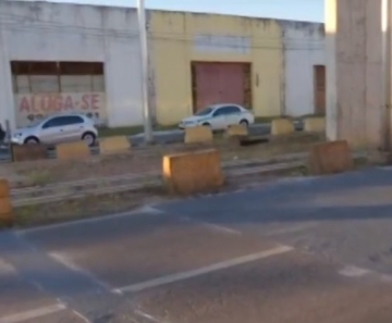 Faixa de pedestres é apagada em Várzea Grande. — Foto: TVCA/Reprodução