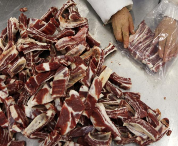 Finlândia pede que UE considere banir importação de carne do Brasil por queimadas - Foto: REUTERS/Paulo Whitaker