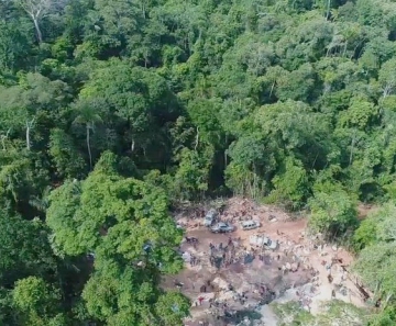 Invasão no garimpo clandestino de Aripuanã — Foto: TV Centro América/Reprodução