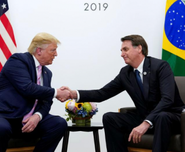 Jair Bolsonaro e Donald Trump durante a reunião do G20, em Osaka, Japão, em junho passado. - Foto: Reuters/Kevin Lamarque