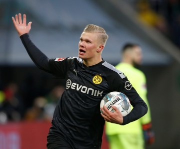 Joia norueguesa Haaland estreia no Borussia Dortmund com hat-trick em 20 minutos