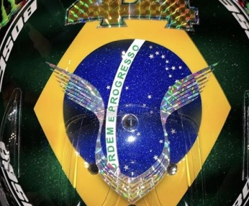 Lewis Hamilton corre em Interlagos com homenagem ao Brasil no topo do capacete