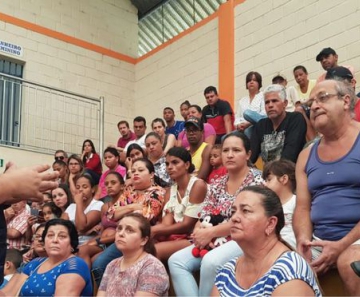Moradores de Barão de Cocais, em simulação com agentes da Defesa Civil - Prefeitura Municipal de Barão de Cocais/Divulgação