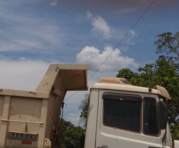 Motorista de caminhão morre ao ser atingido por descarga elétrica enquanto trabalhava em Poconé — Foto: Polícia Militar de Mato Grosso/CR 2