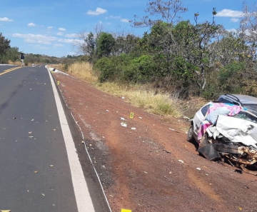 Motorista, mulher e passageiro morreram em acidente após ultrapassagem na BR-070 em General Carneiro — Foto: Polícia Rodoviária de Mato Grosso/Divulgação