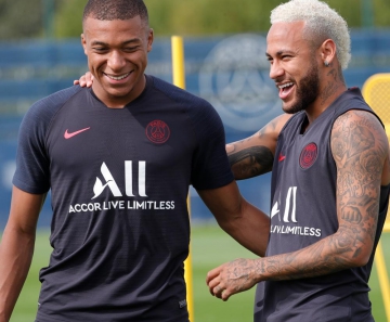 Neymar e Mbappé no treino do Paris Saint-Germain — Foto: Reprodução/Twitter
