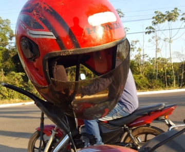 O adolescente estava em uma moto a caminho do trabalho, na Avenida Blumenau, no Bairro Rota do Sol (Foto: Lucas Torres/Portal Sorriso)
