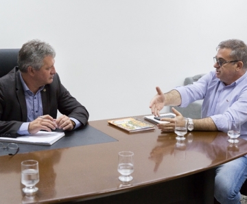 O deputado estadual Dilmar Dal'Bosco e o vereador Airton Callai se reuniram para discutir melhorias para a Secitec de Lucas do Rio Verde - Foto: Ascom 