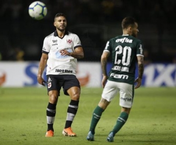 Palmeiras derrota Vasco e diminui vantagem para líder Flamengo