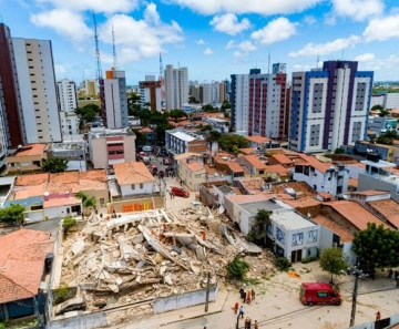 Prédio que desabou em Fortaleza estava regular e foi registrado em cartório em 1982