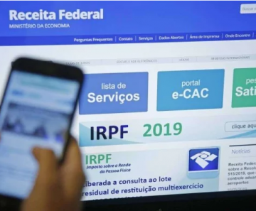 Receita abre na segunda consultas ao 4º lote de restituições do IR 2019. - Foto: Thiago Freitas / Agência O Globo