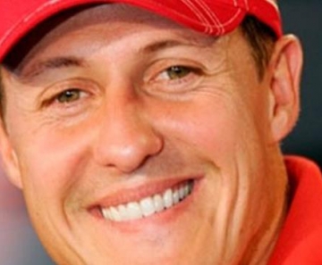 Sob forte esquema de segurança, Michael Schumacher dá entrada em hospital de Paris