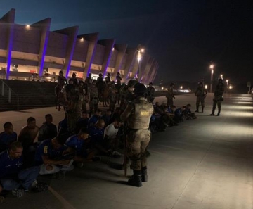 Trinta e cinco torcedores do Cruzeiro são detidos por confusão no Mineirão