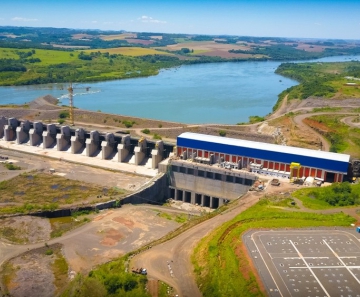 Queda no armazenamento de água de hidrelétricas em 2014 levou a uso mais intenso de térmicas e à necessidade de empréstimo 