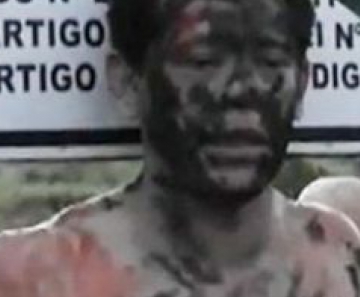 Servidor foi despido e diz ter sido torturado por índios