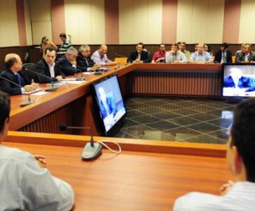 Governador Silval Barbosa se reúne com representantes do Setor de Base Florestal e deputados