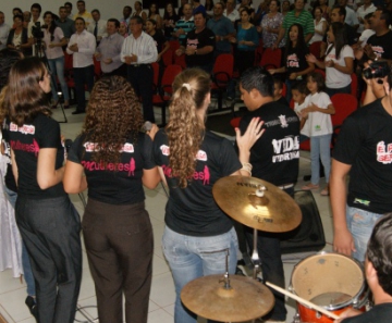 Fieis prestigiaram a sessão e celebraram as Moções recebidas da Câmara