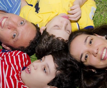 João Victor e Samuel com os pais, Robson e Cibelle 