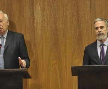 Os diplomatas em coletiva de imprensa nesta quarta 