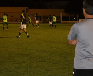Luverdense treina, sob o olhar do técnico Dado Cavalcanti