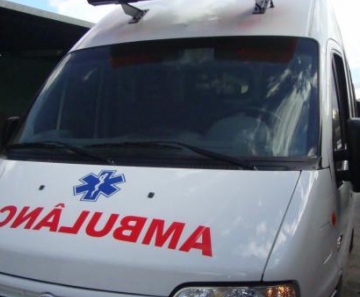 Jovem rouba ambulância para encontrar namorada em Lins