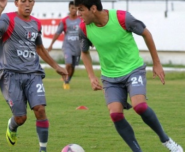 Jogadores do Santa Cruz voltam a treinar nesta segunda-feira. Em vez do gramado, trabalho ocorrerá nas areias da praia de Boa Viagem 