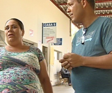 Luzinete espera gêmeas siamesas que estão unidas pelo rosto e pela barriga. 