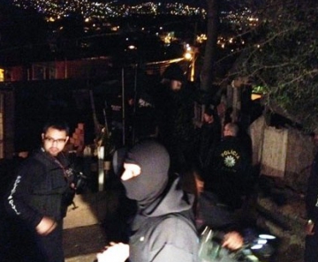 Policiais procuram por suspeito em vila de Porto Alegre